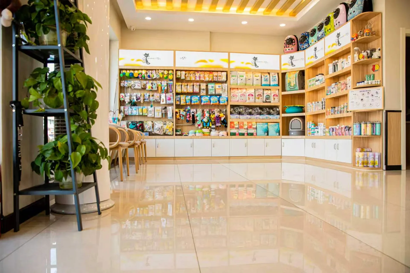 唐人店大厅与商品展示区环境照片